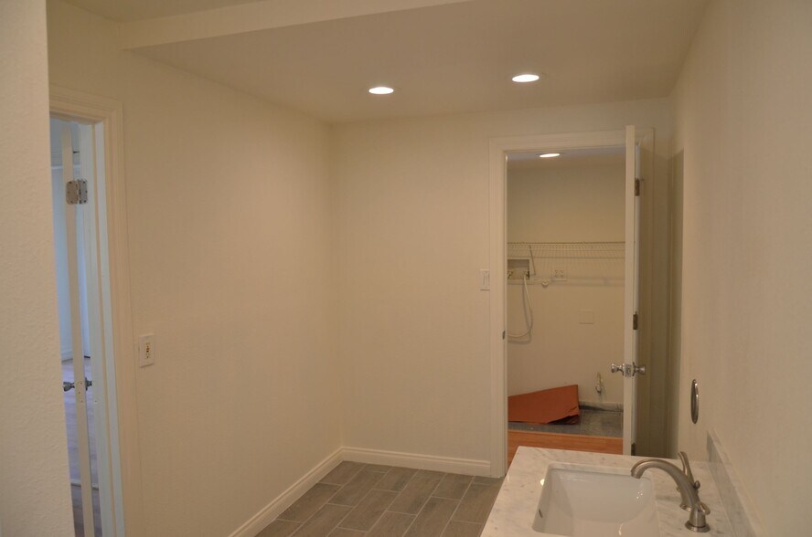 Building Photo - 4541 W 172nd St