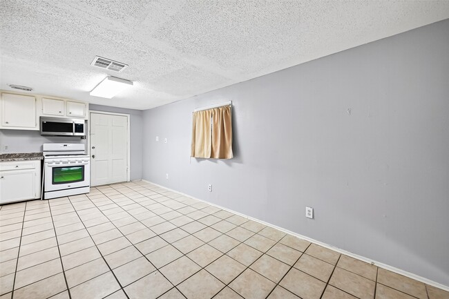 Building Photo - 9629 Sunnywood Dr