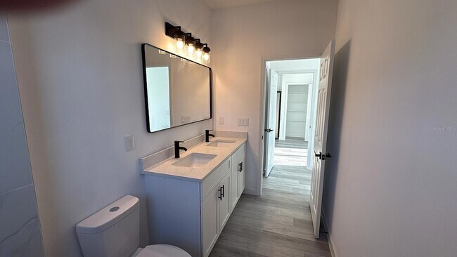 Building Photo - 873 Colville Dr