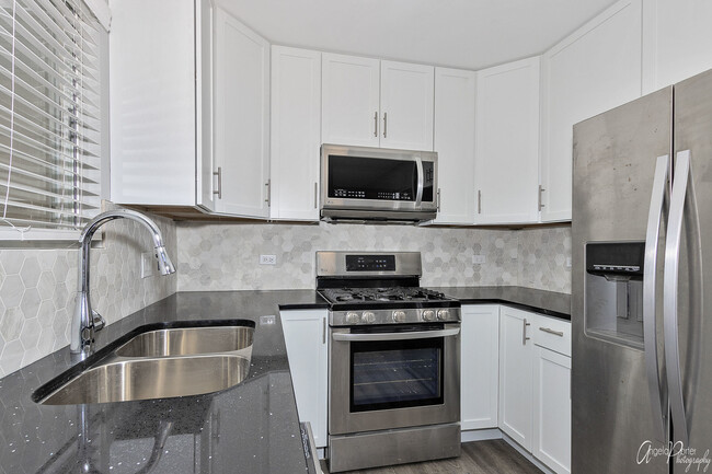 Building Photo - 511 Le Parc Cir