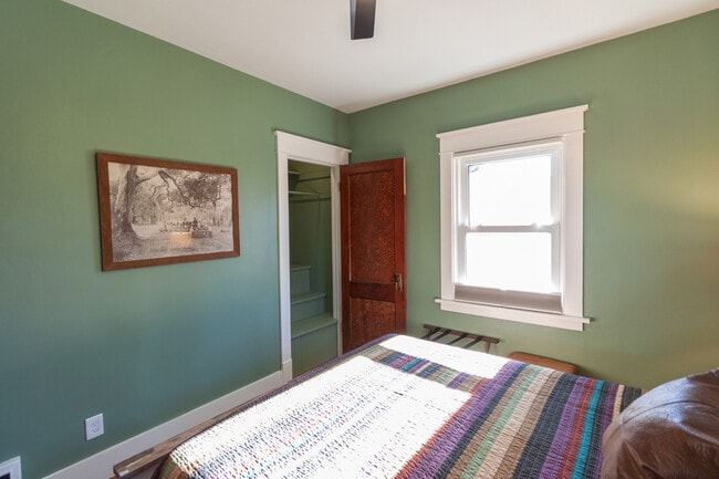 Building Photo - 1307 W 32nd St