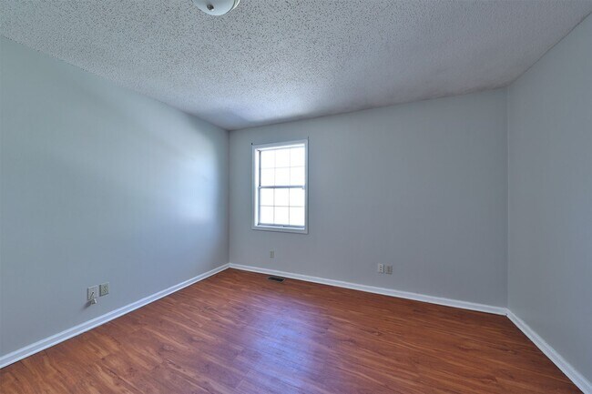 Building Photo - 214 Olive St