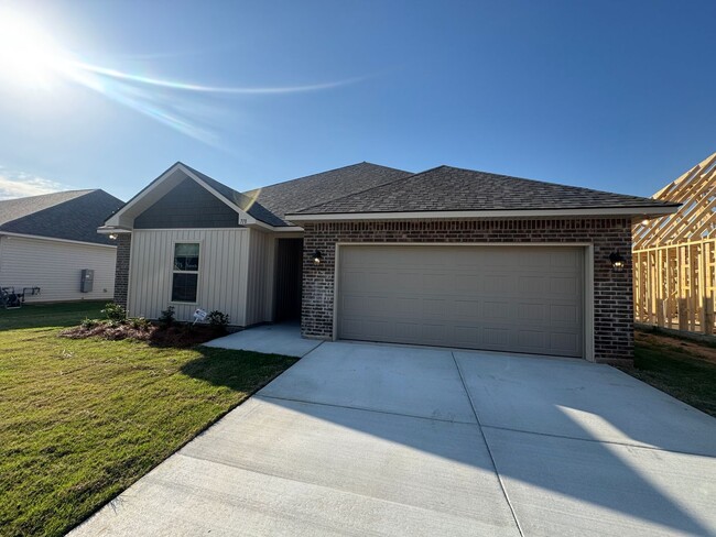 Building Photo - Brand New Construction... Just minutes to ...