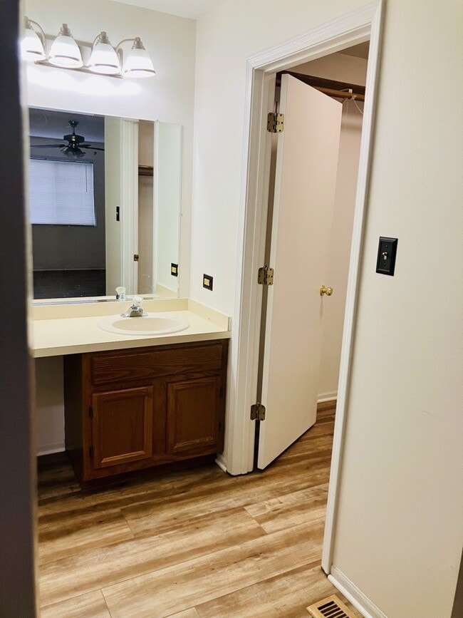 Building Photo - 3524 Willowview Ct