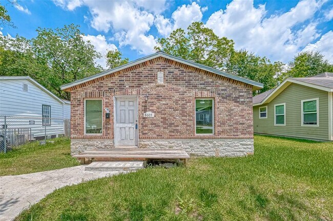 Building Photo - 8605 Dosia St