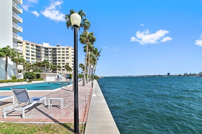 Building Photo - 2600 N Flagler Dr