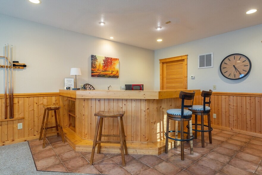 Building Photo - 70 Summit Way