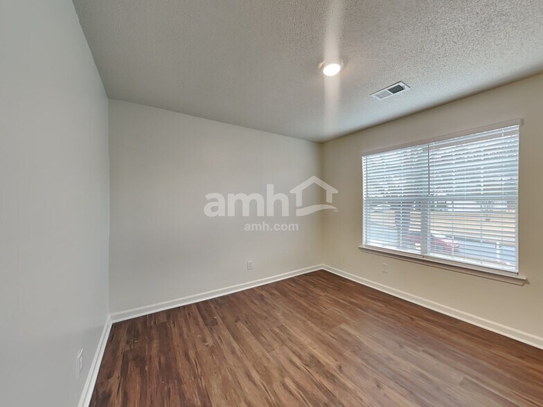 Building Photo - 30 Cheyenne Dr