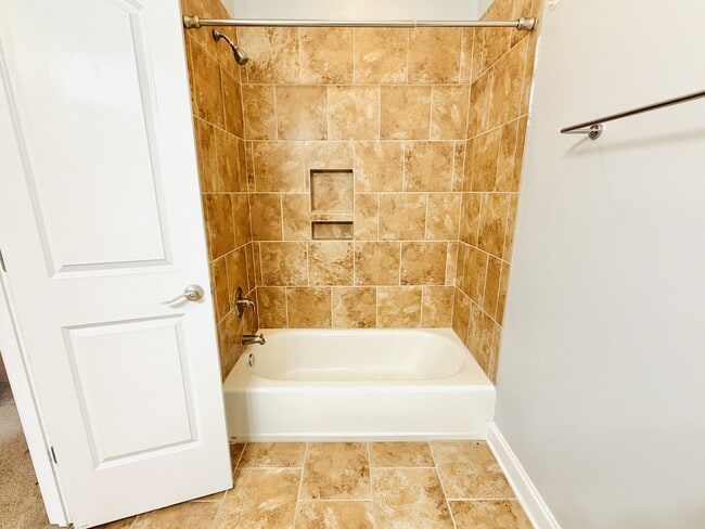 Building Photo - 33 Golden Spur Ln