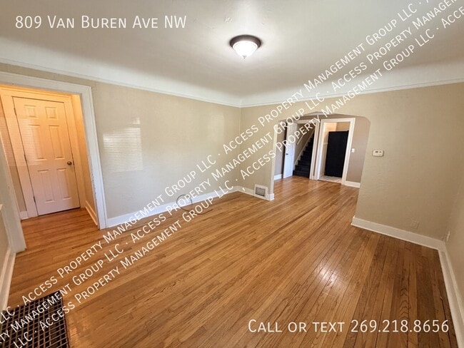 Building Photo - 809 Van Buren Ave NW