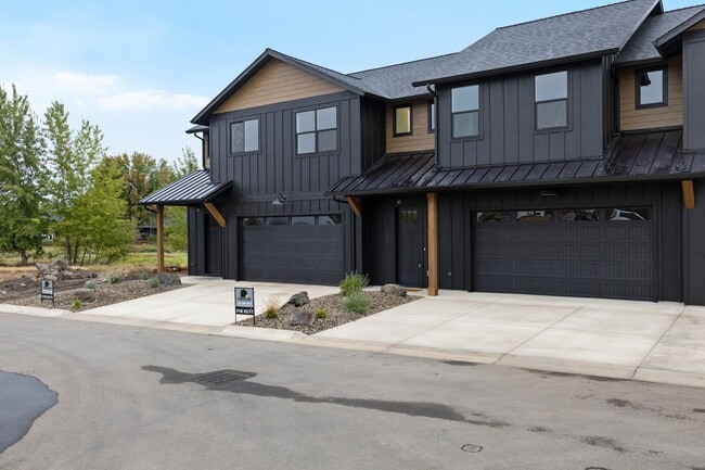 Building Photo - 111 Golf View Dr