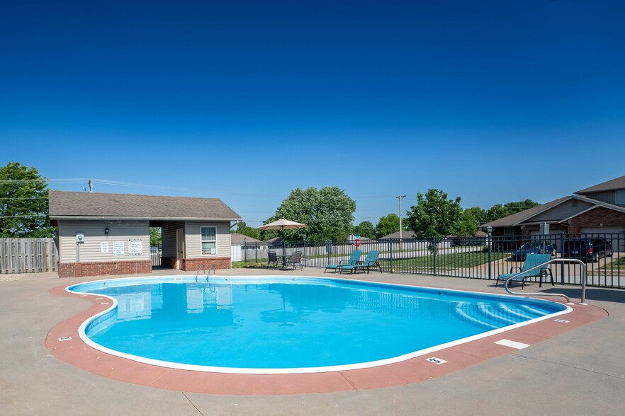 Primary Photo - Oakwood Heights Townhomes