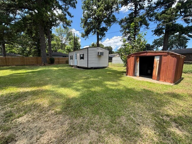 Building Photo - CHARMING UPDATED HOME IN MCRARY'S SOUTHERN HILLS