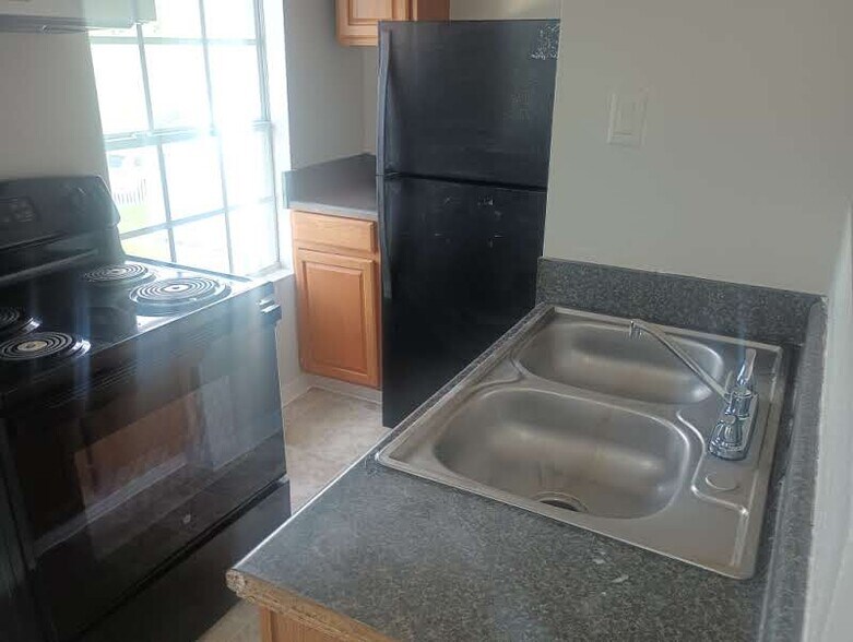 Building Photo - 1002 Avenue E