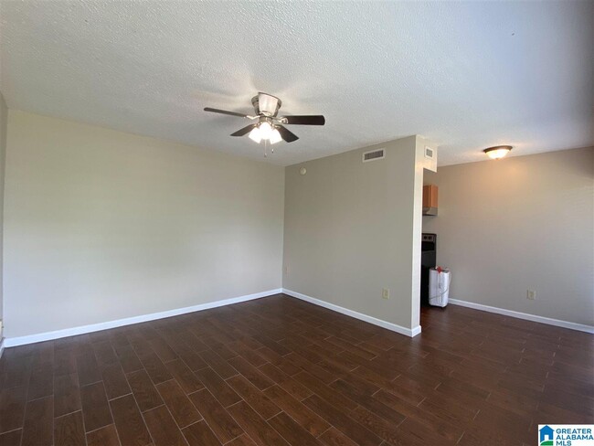 Building Photo - 2990 Rhodes Cir S