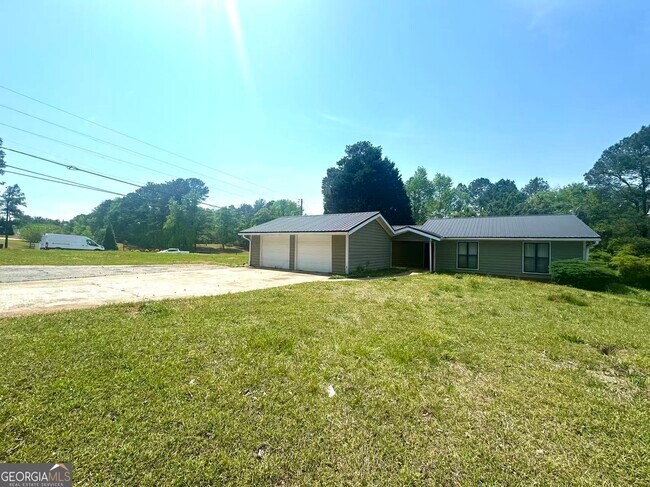 Building Photo - 100 Lakeview Ln