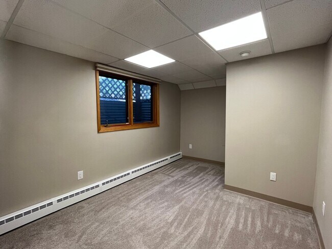 Building Photo - 560 Wigwam Way