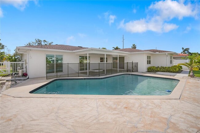 Building Photo - 3916 Doral Dr