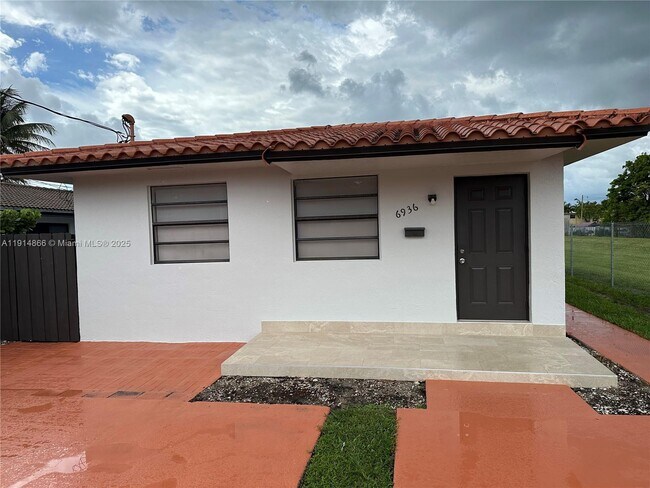 Building Photo - 6936 SW 22nd St