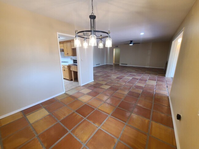 Building Photo - Beautiful 3bedroom 2 bathroom