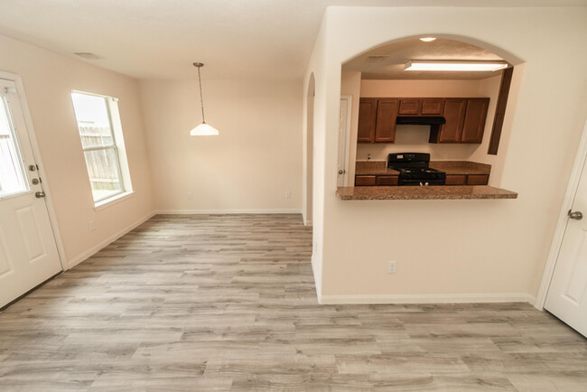 Building Photo - 5405 Rio Ramos St