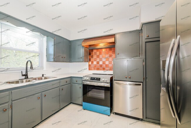 Building Photo - 4705 Vermont Ave