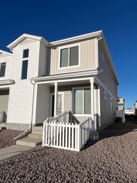 Building Photo - 9246 Henson Pl