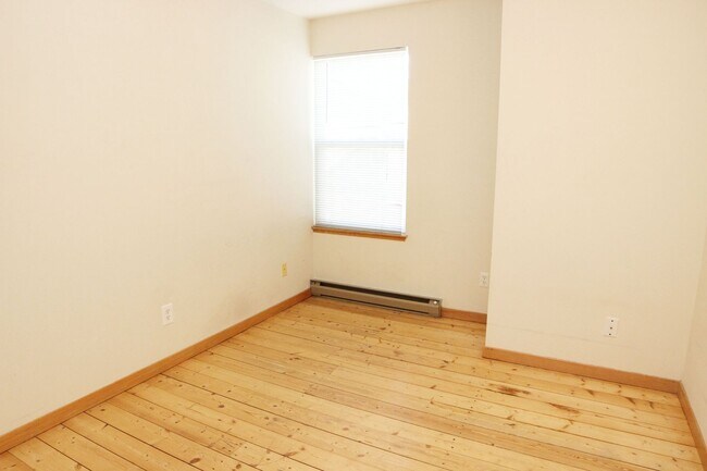 Building Photo - 209 W Mulberry St