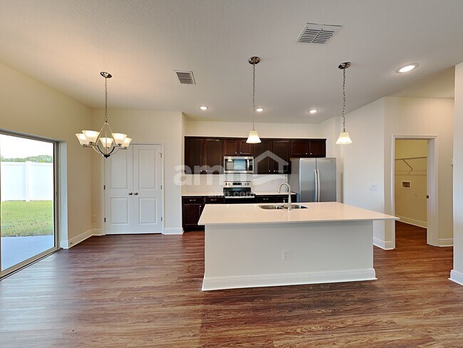 Building Photo - 825 Heavenly Dr