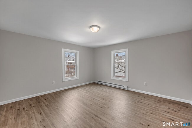 Building Photo - 8 Bancroft St