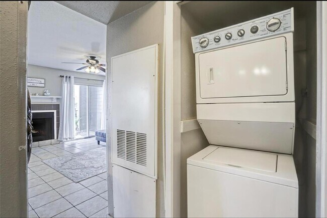 Building Photo - 18519 Egret Bay Blvd