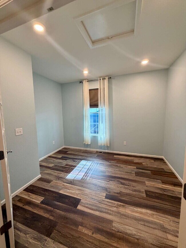 Building Photo - MOVE IN SPECIAL:   Move in before February 20th, 2026 receive $500 off of 1st Month’s Rent.