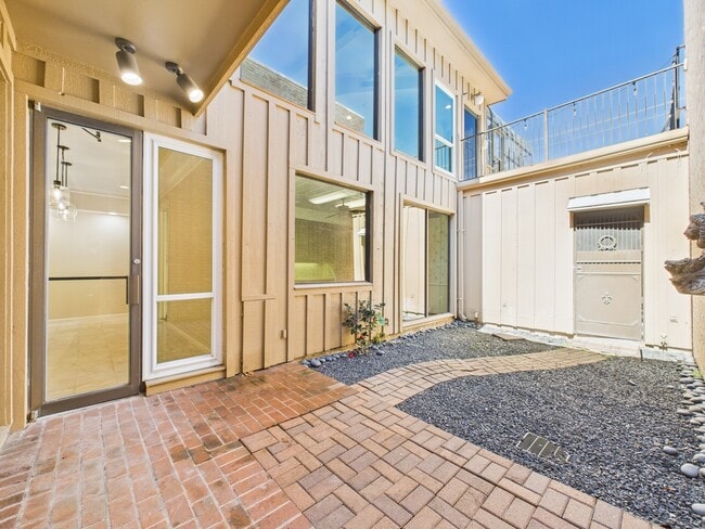 Building Photo - 7608 Del Monte Dr