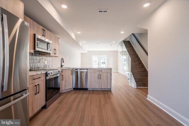 Building Photo - 4094 LESLIE Ln