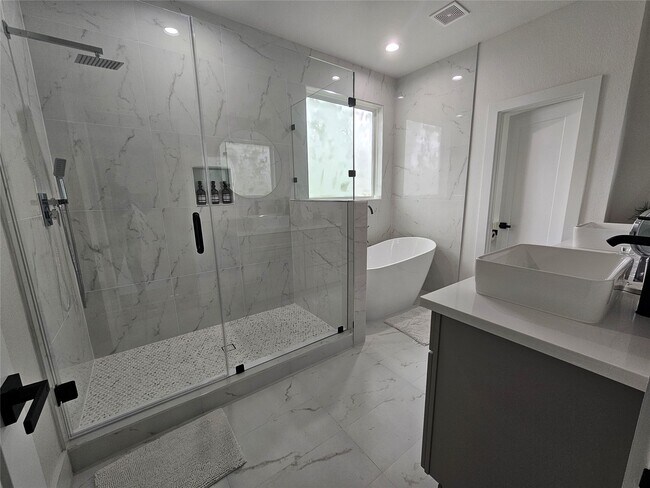 Building Photo - 4217 Hare St