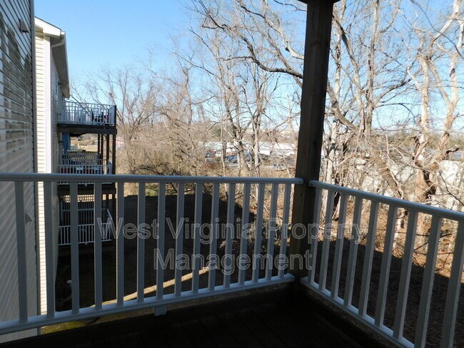 Building Photo - 210 Cardinal Wy