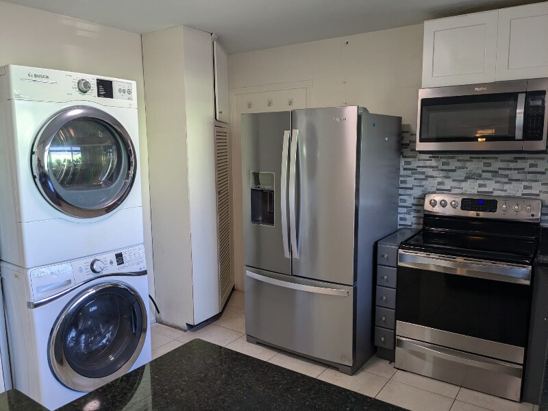 Building Photo - 305 3rd St