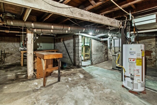 Building Photo - ? Charming Home in the Heart of Newark! ?