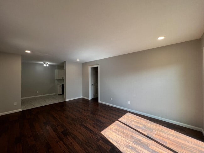 Building Photo - 2241 Donna Dr