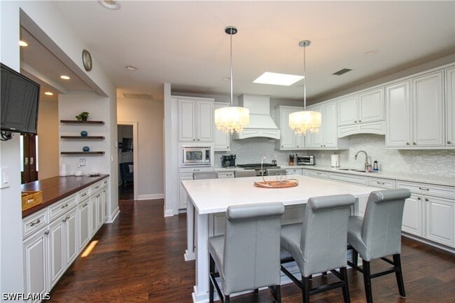 Building Photo - 2150 Marina Dr