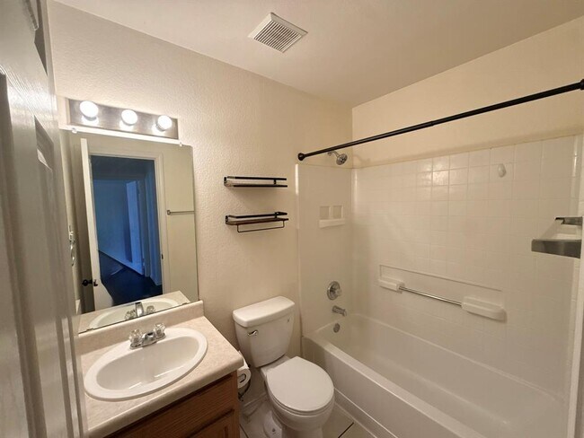 Building Photo - 116 Spur Cove