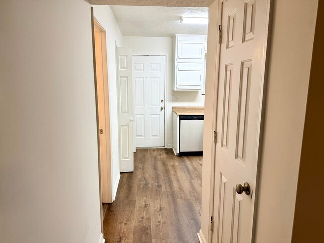 Building Photo - Welcome to this charming 2-bedroom, 2-bathroom home located in the heart of Fayetteville, GA.