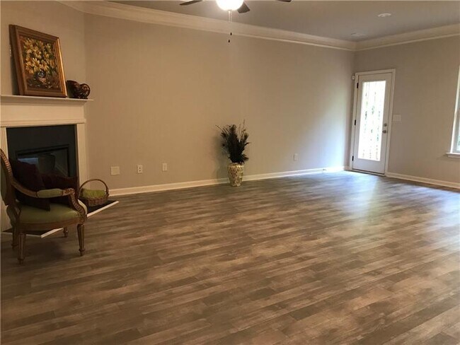 Building Photo - 343 Turtle Creek Dr