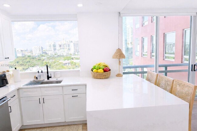 Building Photo - 1541 Brickell Ave