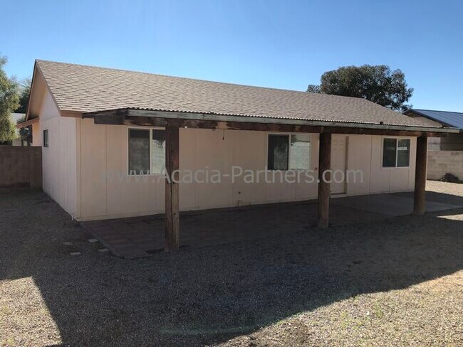 Building Photo - Three Bedroom/Two Bath Home