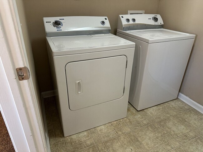 Building Photo - 199 Lancaster Way