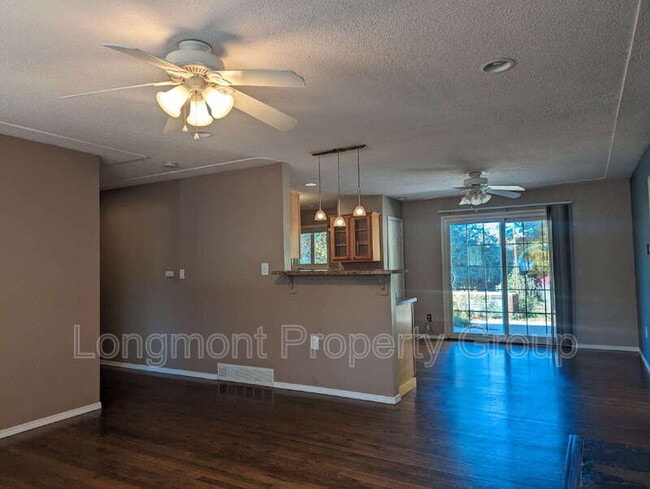 Building Photo - 305 Cottonwood Ct