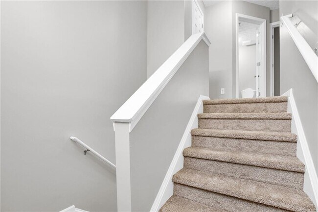 Building Photo - 241 Village Square Dr