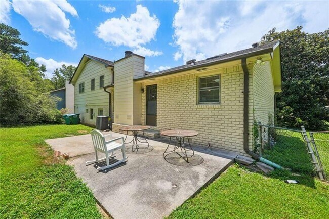 Building Photo - 498 Cole Dr SW