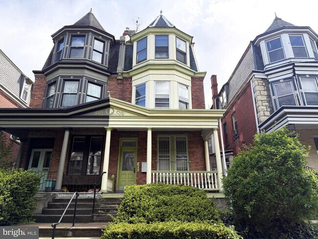 Building Photo - 4718 Hazel Ave